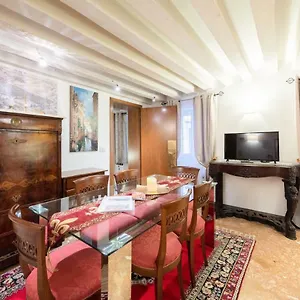 Ca' Del Carro Family Apartment
